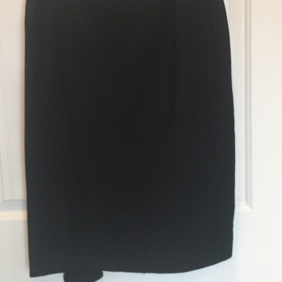 Black pencil skirt with vertical ruffle! - Picture 2 of 3